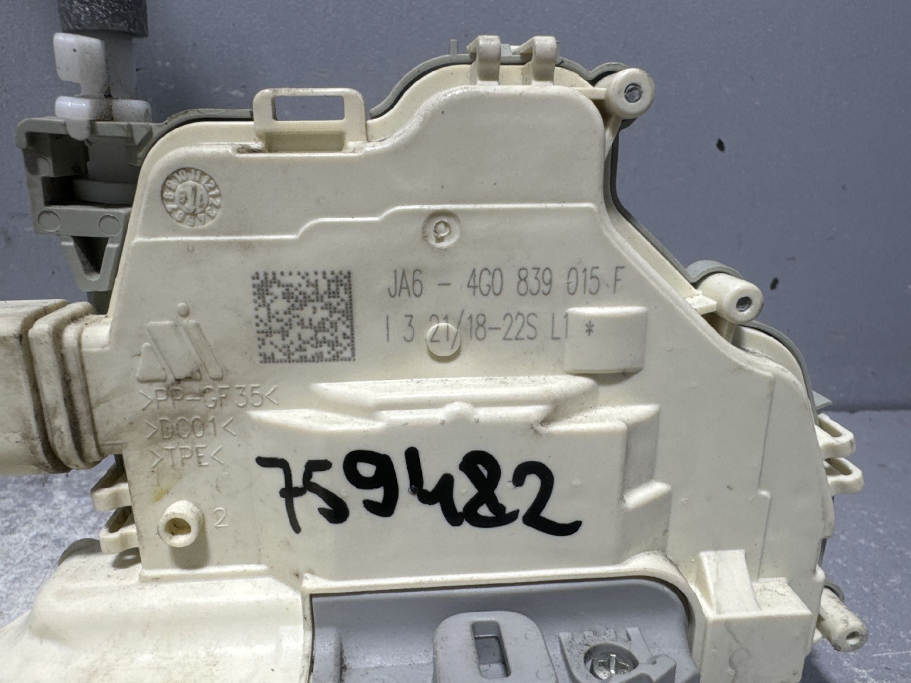 DIJELOVI BRAVA VRATA AUDI A4 (B9) > 19- 4G0839015F