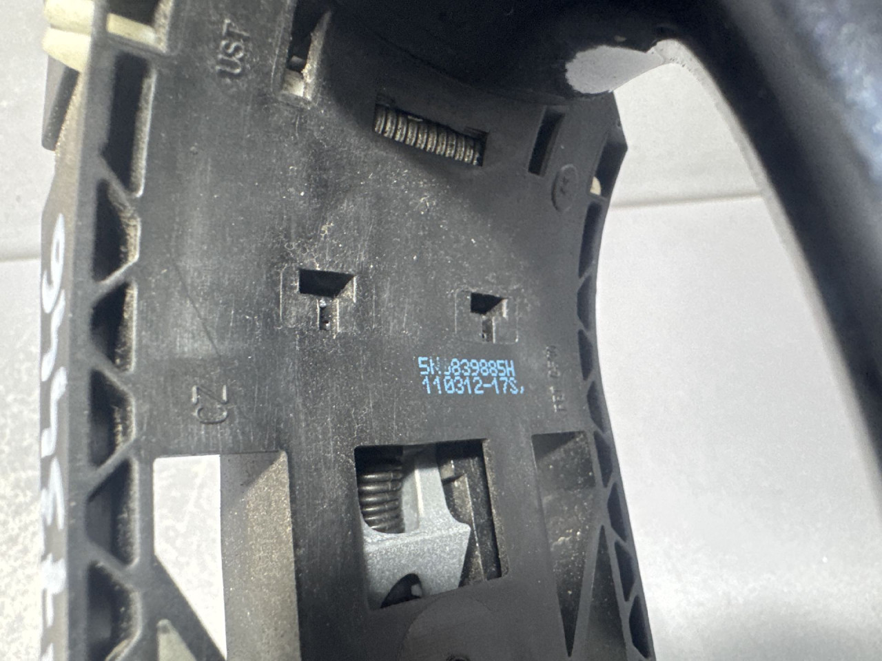 DIJELOVI RUCKA VRATA VW GOLF 6 > 08-12 5N0839885H