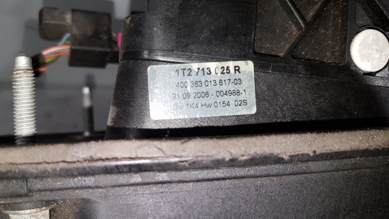 DIJELOVI SALTEBLA VW TOURAN > 10-15 1T2713025R