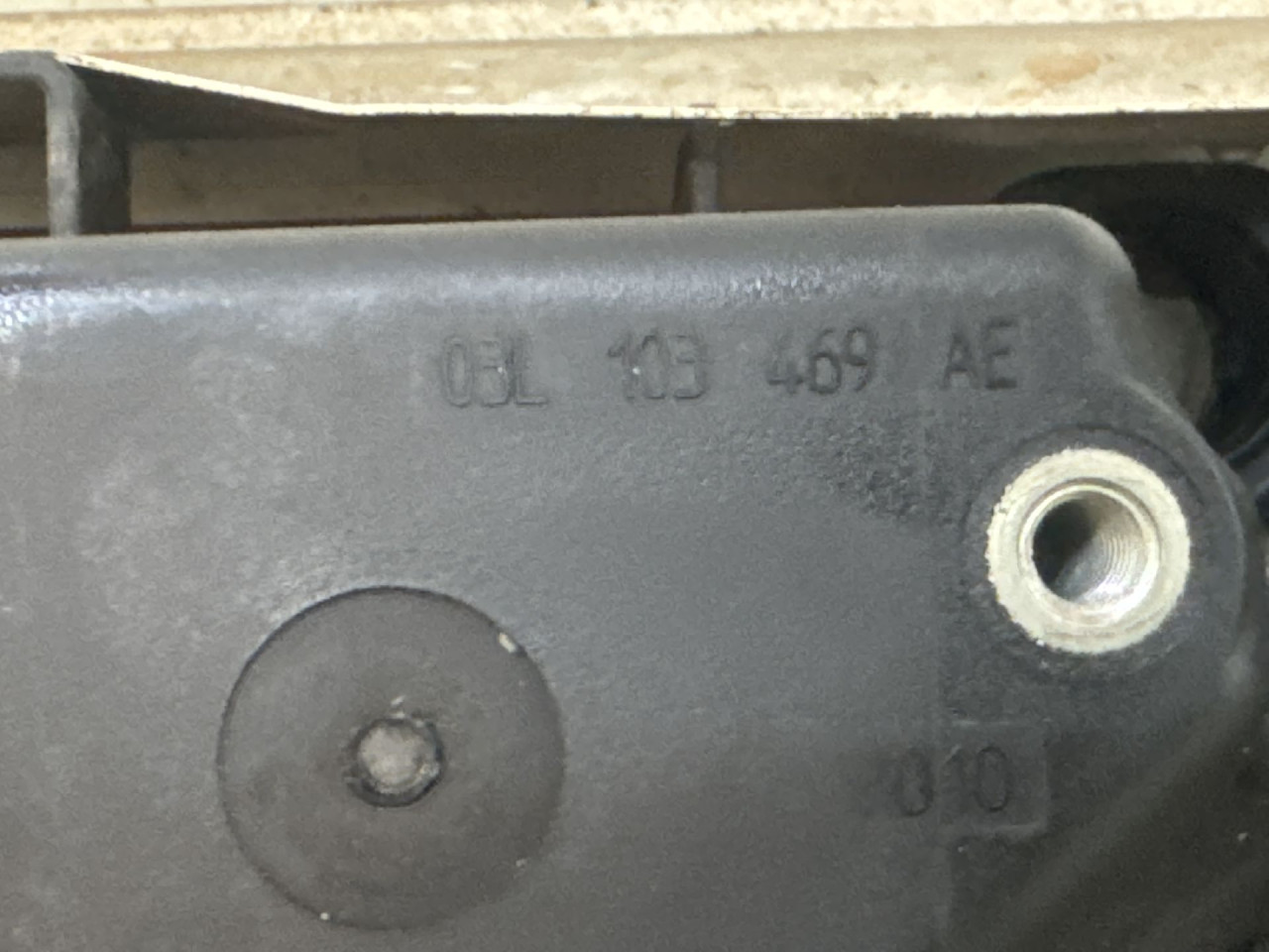 DIJELOVI DEKLO SKODA KAROQ > 17- 03L103469AE