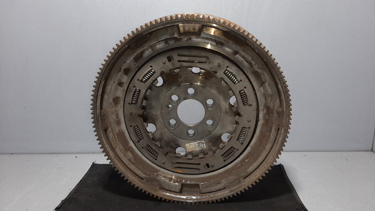 DIJELOVI ZAMAJAC VW POLO > 14-17 04B105266C
