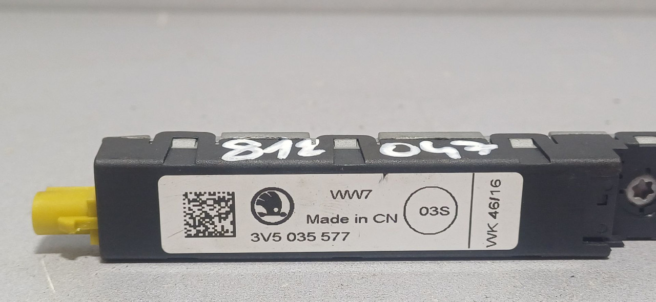 DIJELOVI ANTENA SKODA SUPERB > 15-19 3V5035577