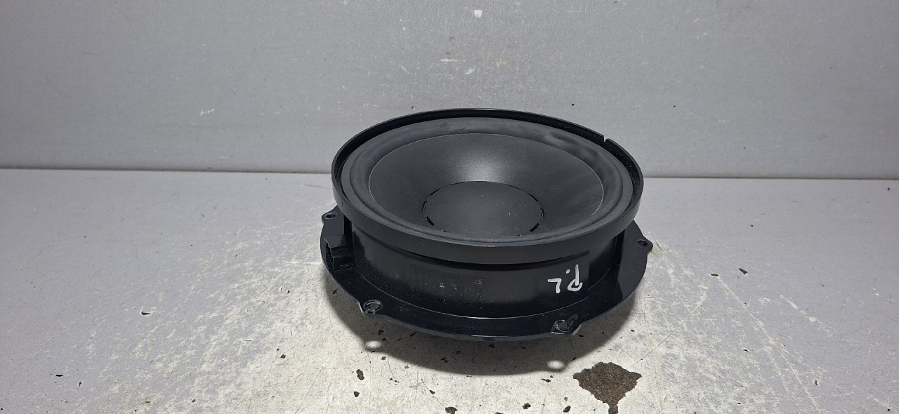 DIJELOVI ZVUCNIK VW PASSAT B8 > 14-19 2.0 1Q0035454D