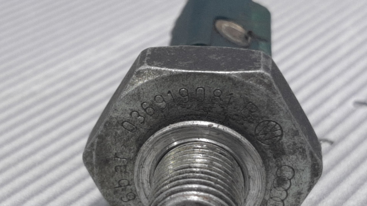 DIJELOVI SENZOR PRITISKA ULJA VW POLO > 09-14 036919081B