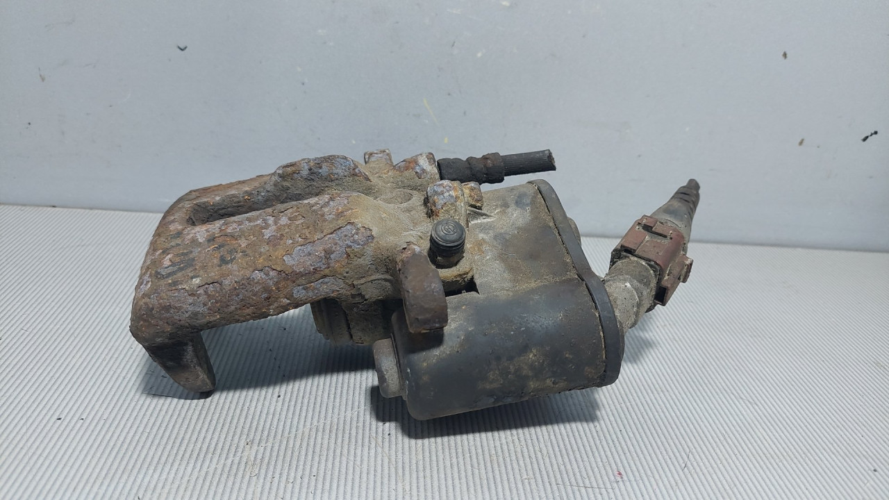 DIJELOVI KOCIONA KLJESTA AUDI A6 > 04-08 32332082F