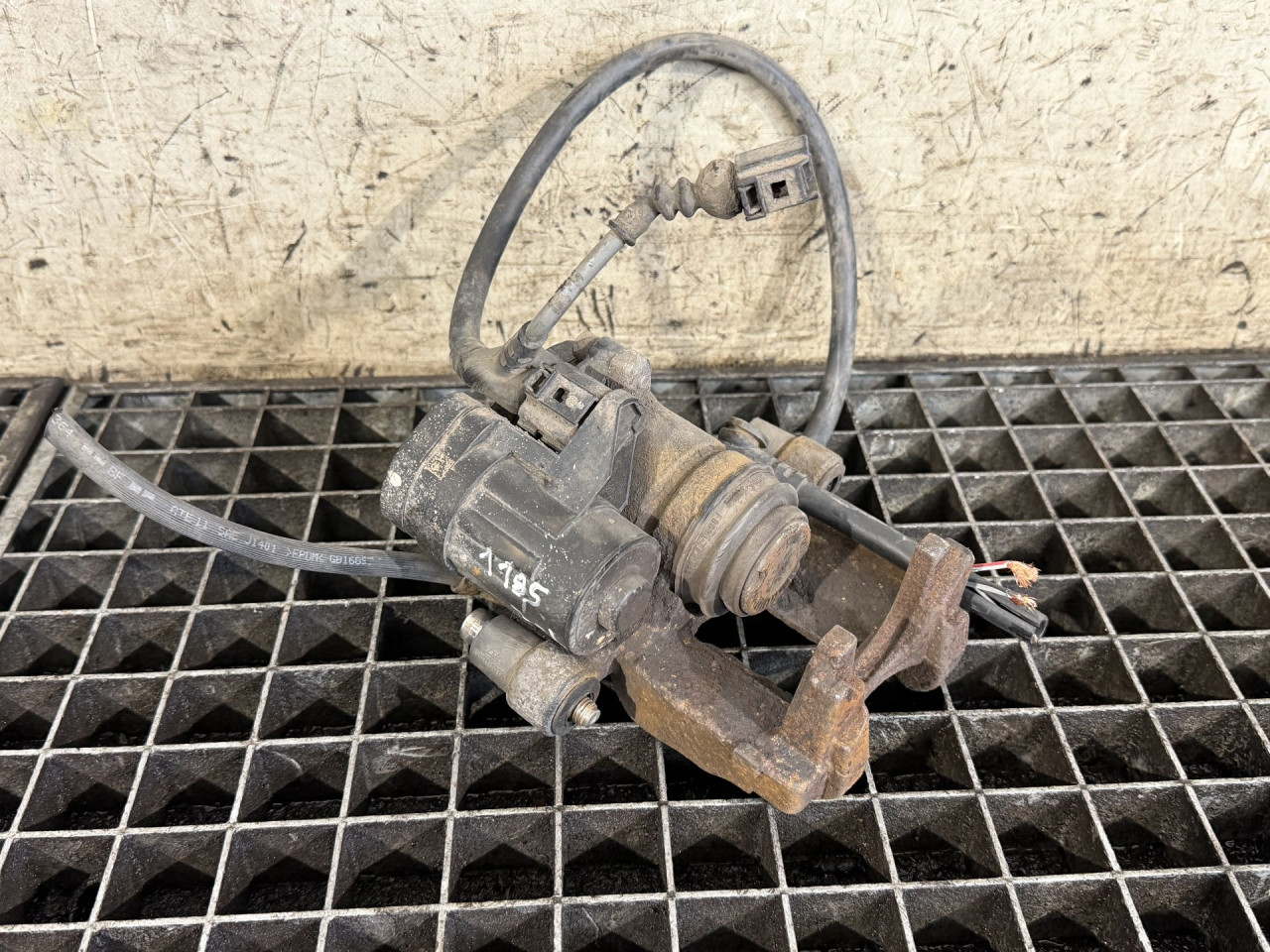 KOCIONA KLJESTA AUDI A3 (8V1/8VA) > 12-16 5Q0615405AM