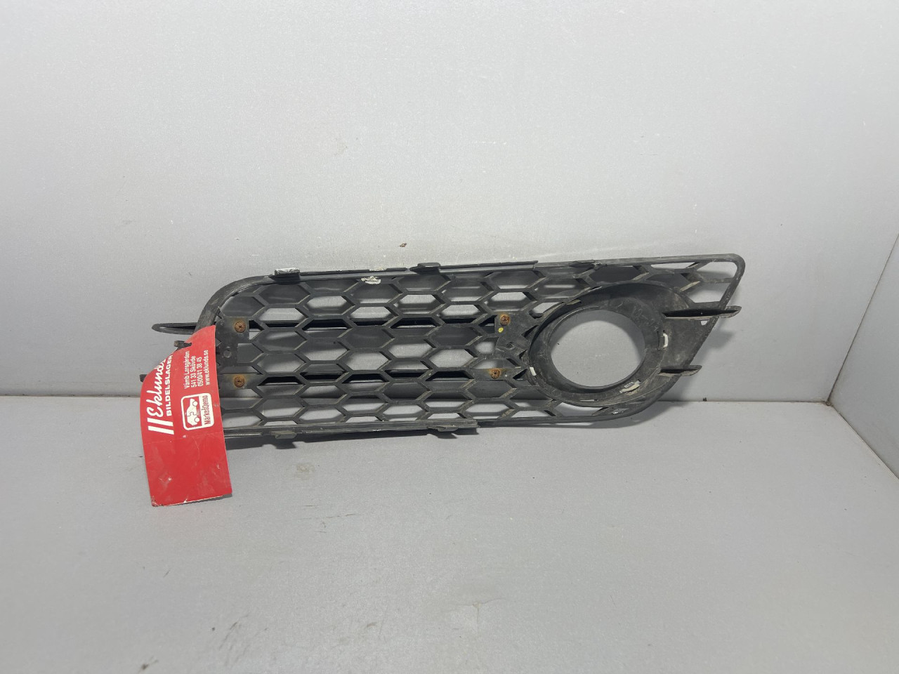 RESETKA BRANIKA AUDI A4 (B8) > 07-11 8K0807682A