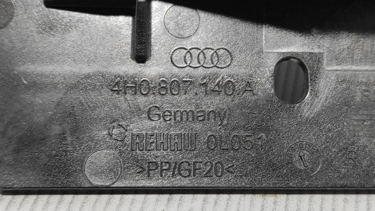 PLASTIKA BRANIKA AUDI A8 (4H) > 10-13 4H0807140A