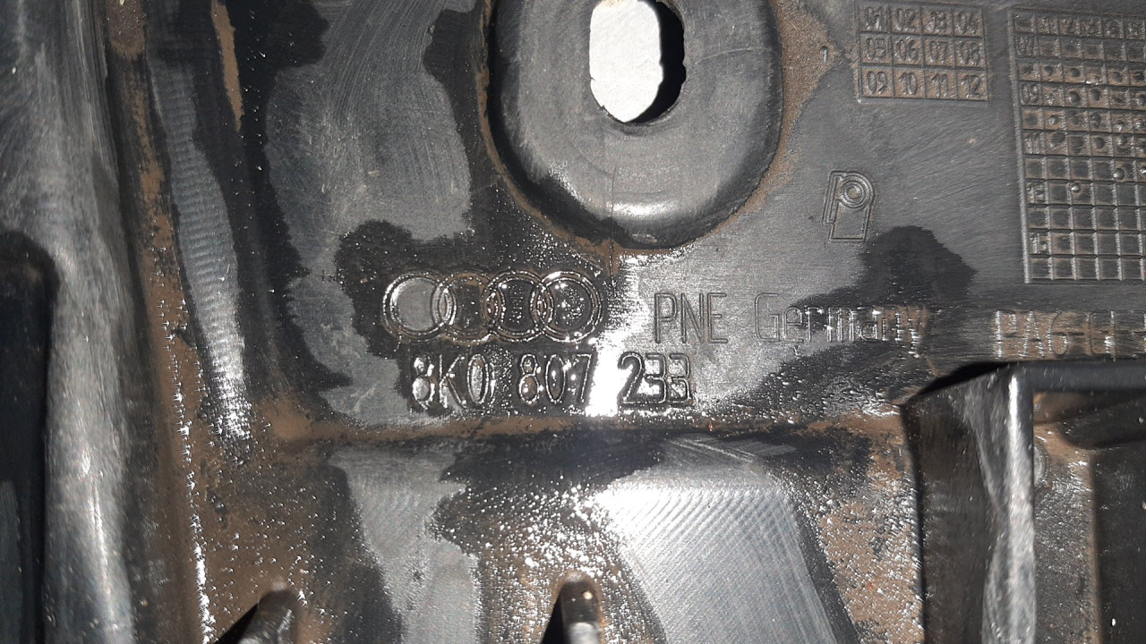 PLASTIKA BRANIKA AUDI A4 (B8) > 07-11 8K0807233