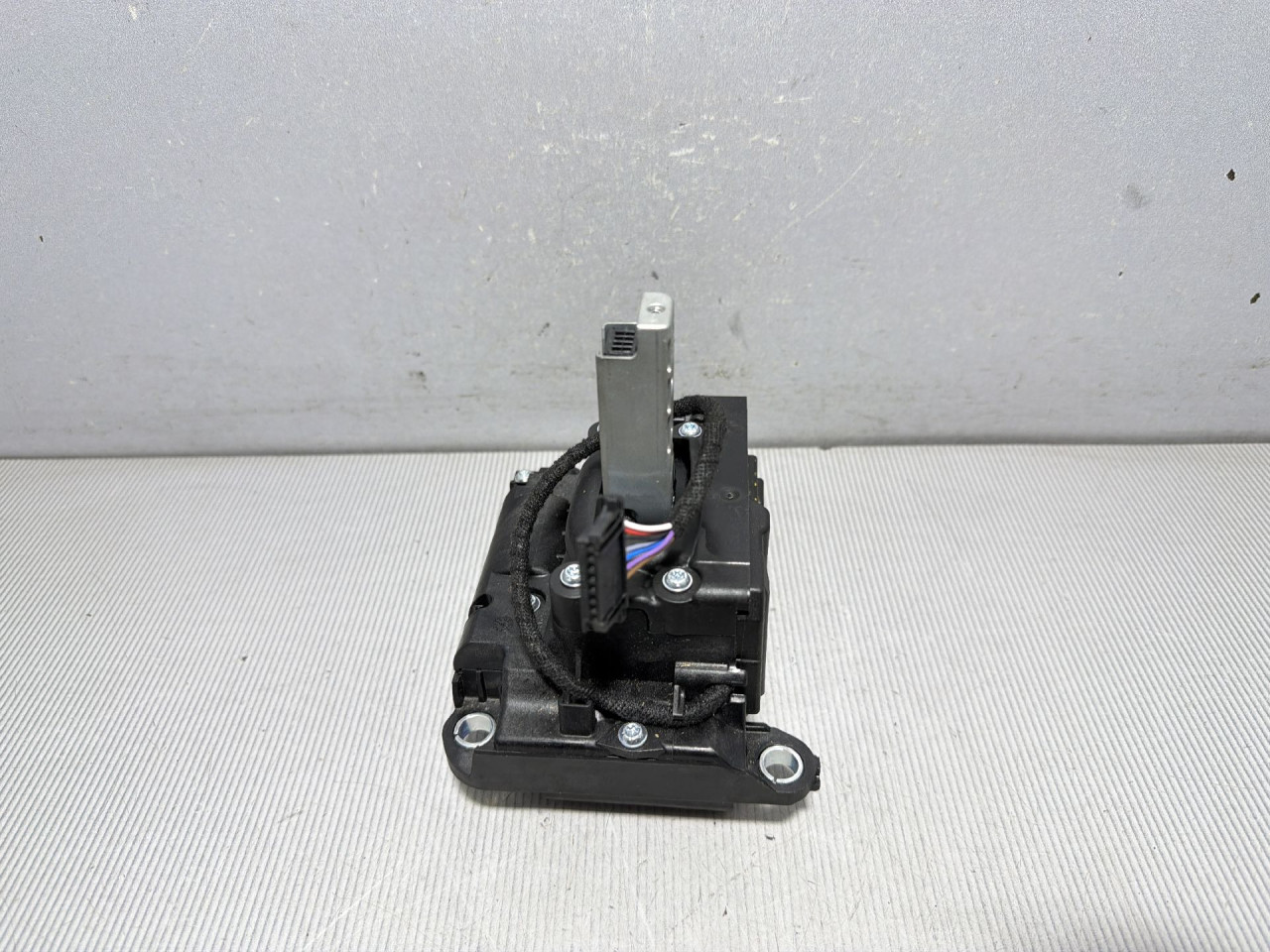 DIJELOVI SALTEBLA AUDI A4 (B9) > 19- 2.0 8W2713041N