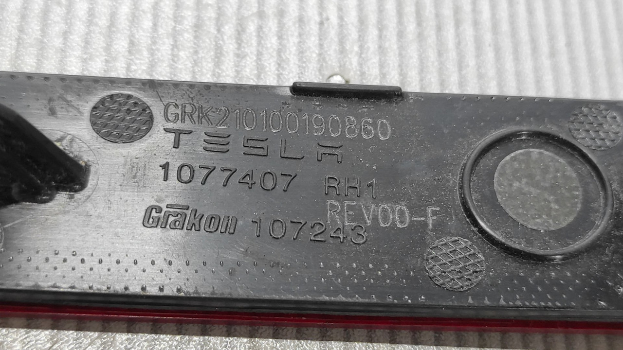 KATADIOPTER TESLA MODEL III > 18-20 1077407