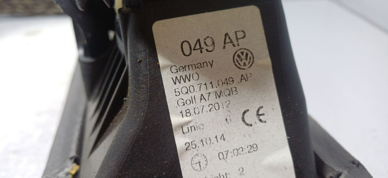DIJELOVI SALTEBLA VW GOLF 7 > 12-16 5Q0711049AP