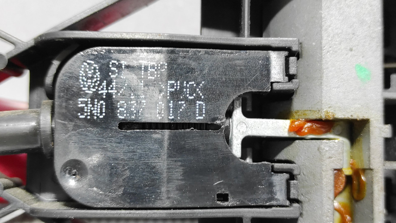DIJELOVI RUCKA VRATA VW GOLF 6 > 08-12 5N0837017D