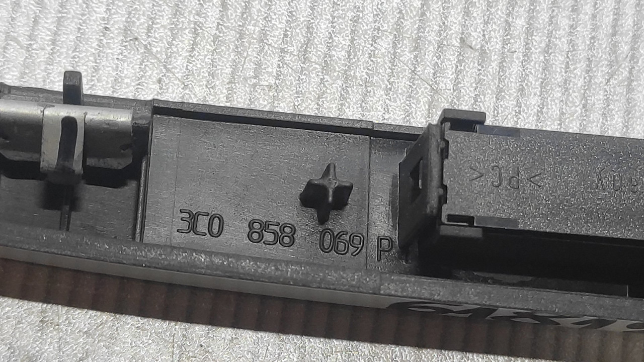 DIJELOVI BLENDA VW PASSAT B6 > 05-10 3C0858069P