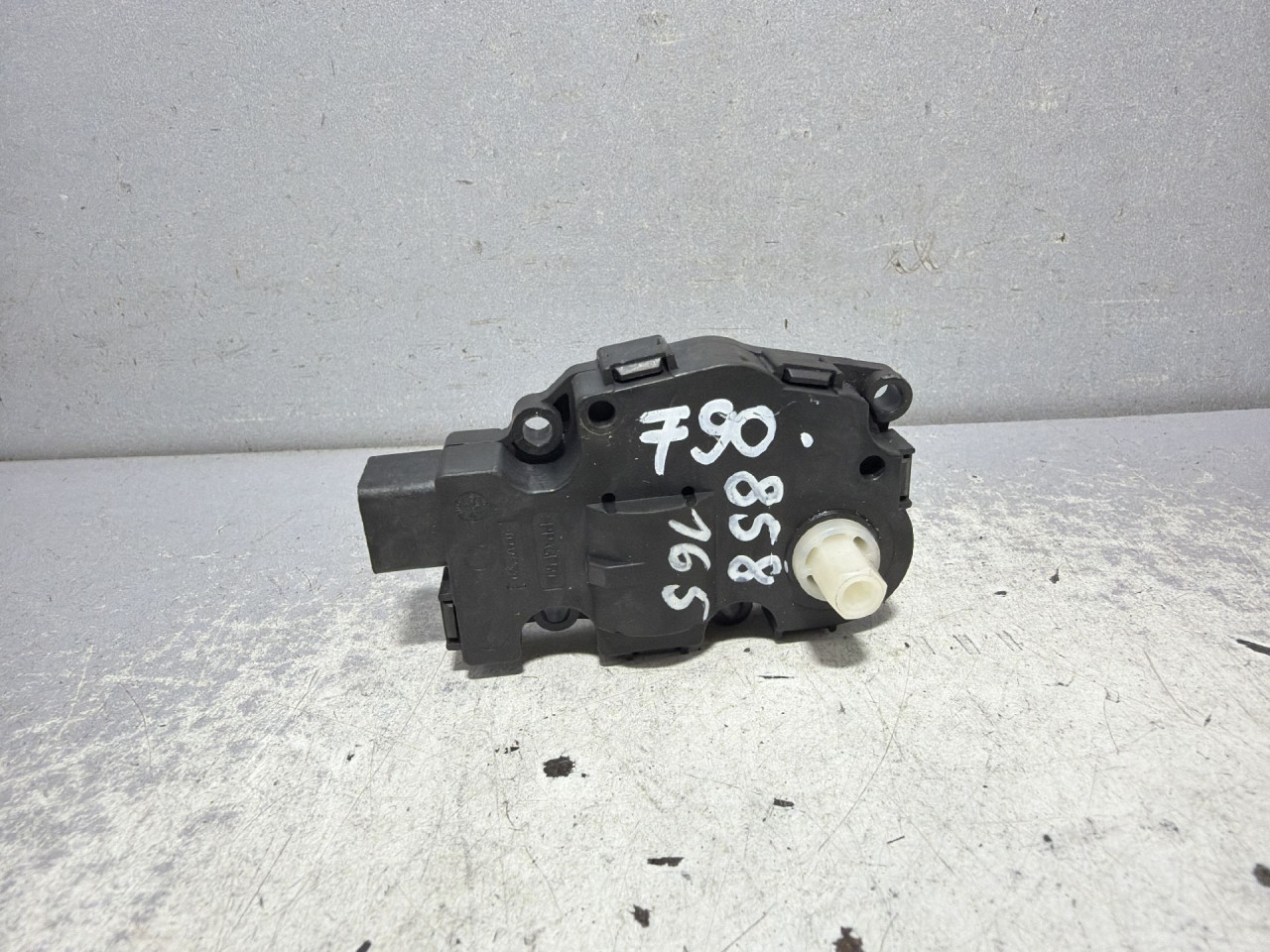 DIJELOVI MOTORIC KLAPNE AUDI A4 (B8) > 12-15 K9749007