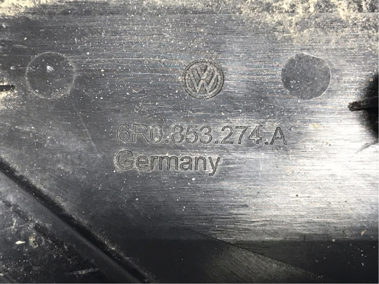 DIJELOVI POKLOPAC NA BLATOBRANU VW POLO > 09-14 1.6 6R0853273A