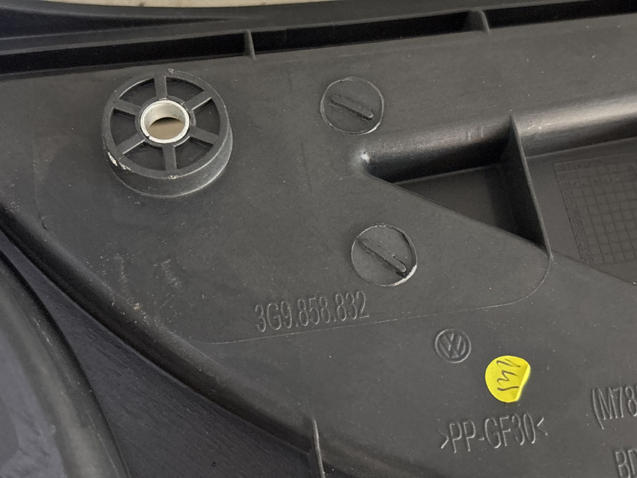 DIJELOVI NOSAC VW PASSAT B8 > 14- 3G9858832