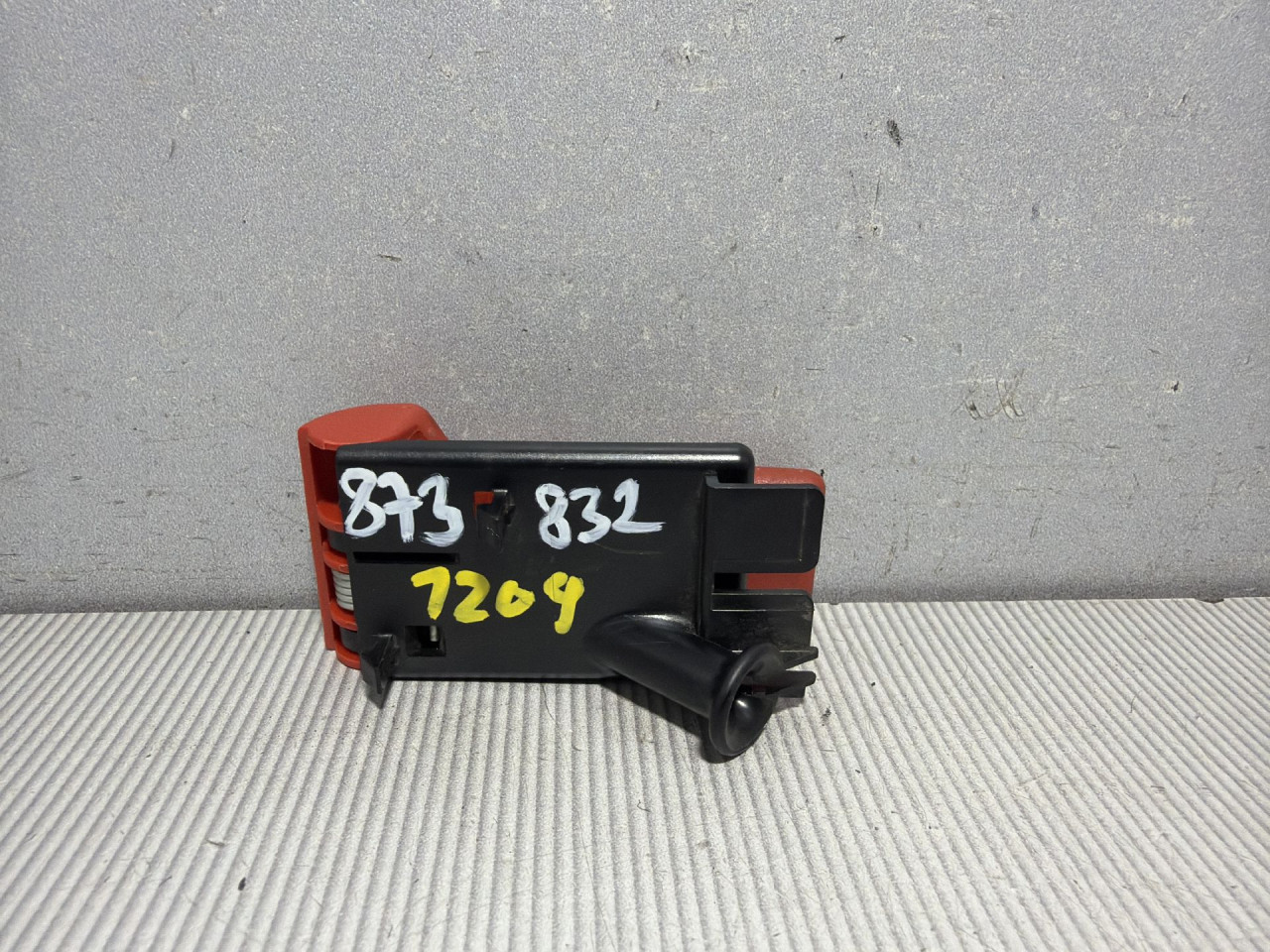 DIJELOVI RUCKA HAUBE MERCEDES GLA (X156) > 13-16 2.2 A2048800120