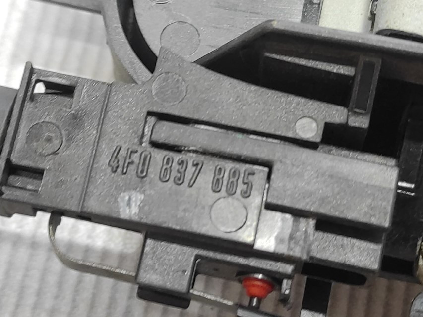 DIJELOVI RUCKA VRATA AUDI A6 > 04-08 4F0837885
