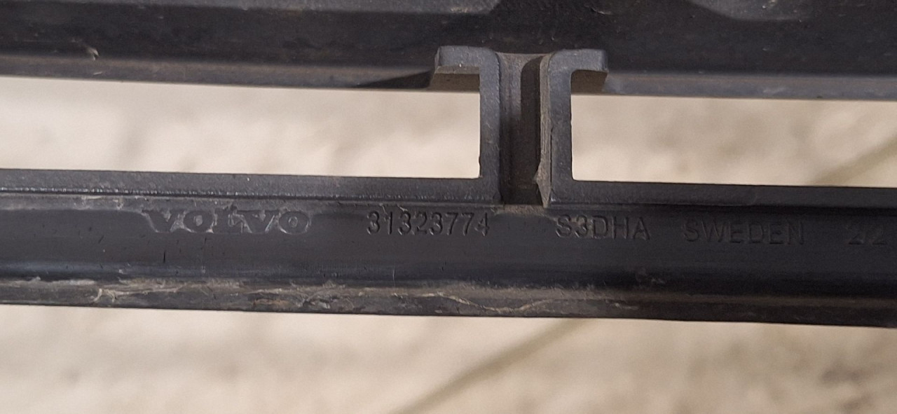 RESETKA BRANIKA VOLVO XC60 > 13-17 31323774