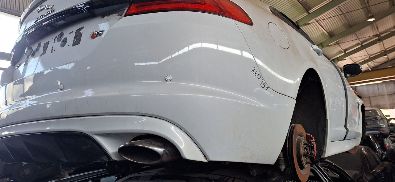 DIJELOVI BRANIK JAGUAR XF (X250) > 08-15 3.0 C2Z14002XXX