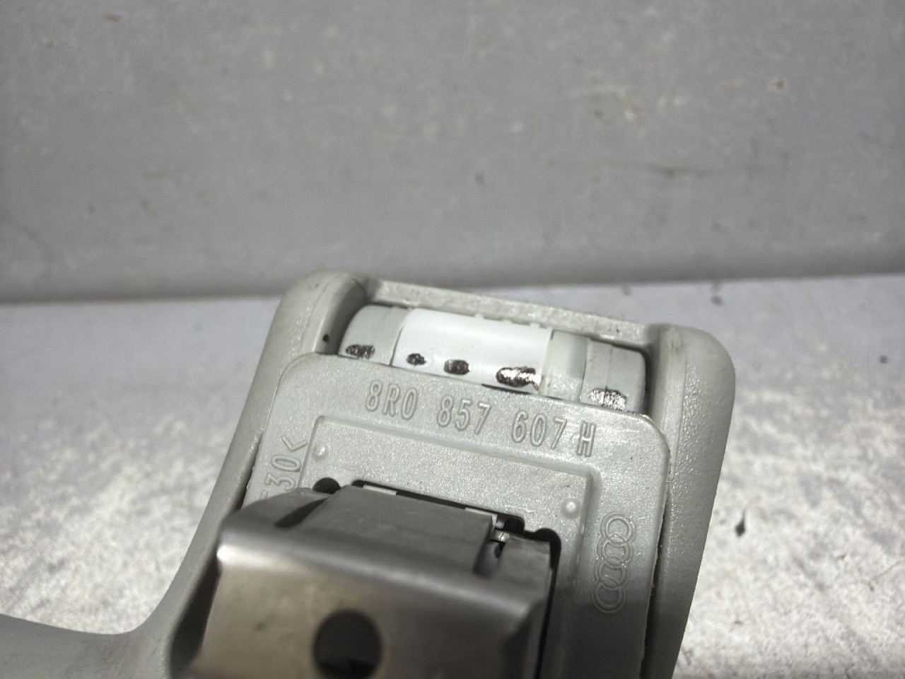 DIJELOVI KROVNA RUCKA AUDI A4 (B9) > 15-18 2.0 8R0857607H