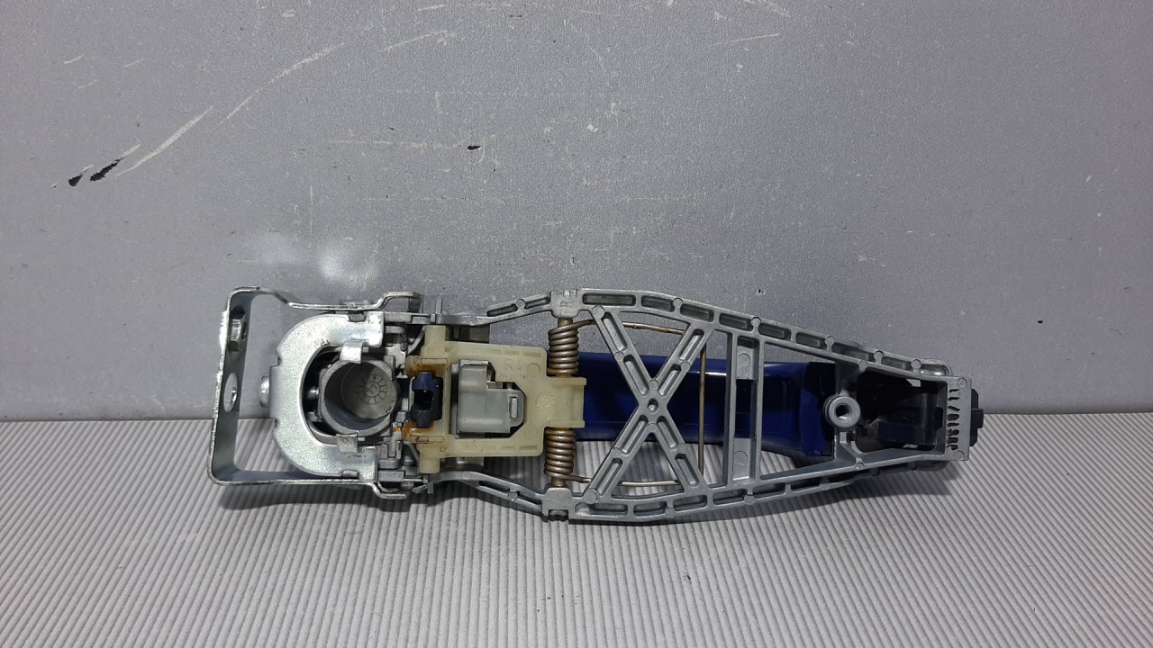 DIJELOVI RUCKA VRATA VW TOURAN > 06-10 1T0837886B