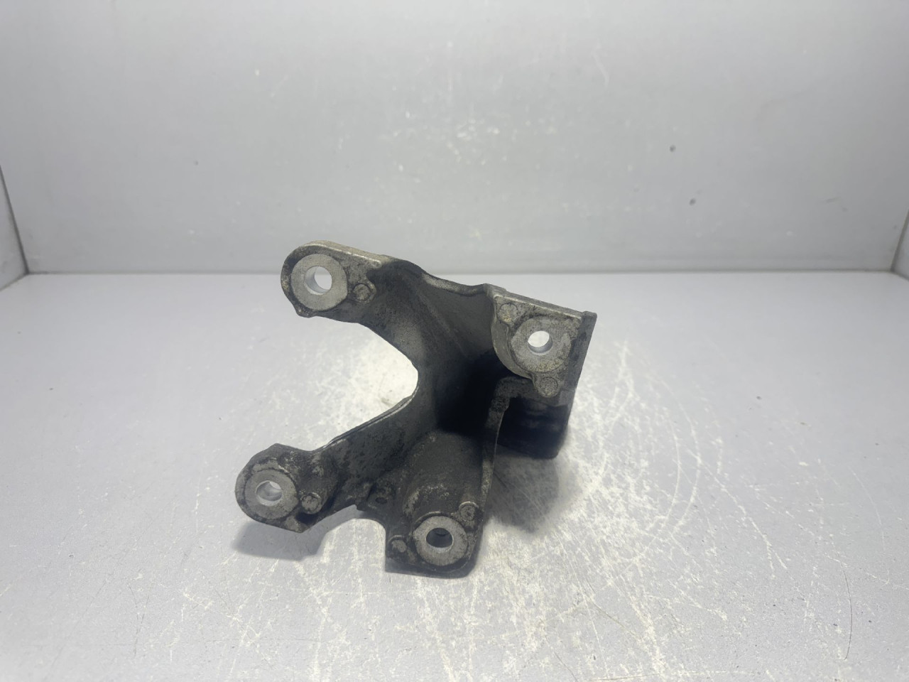 DIJELOVI NOSAC MOTORA JAGUAR XE (X760) > 15 -  2.0 GX736037FA