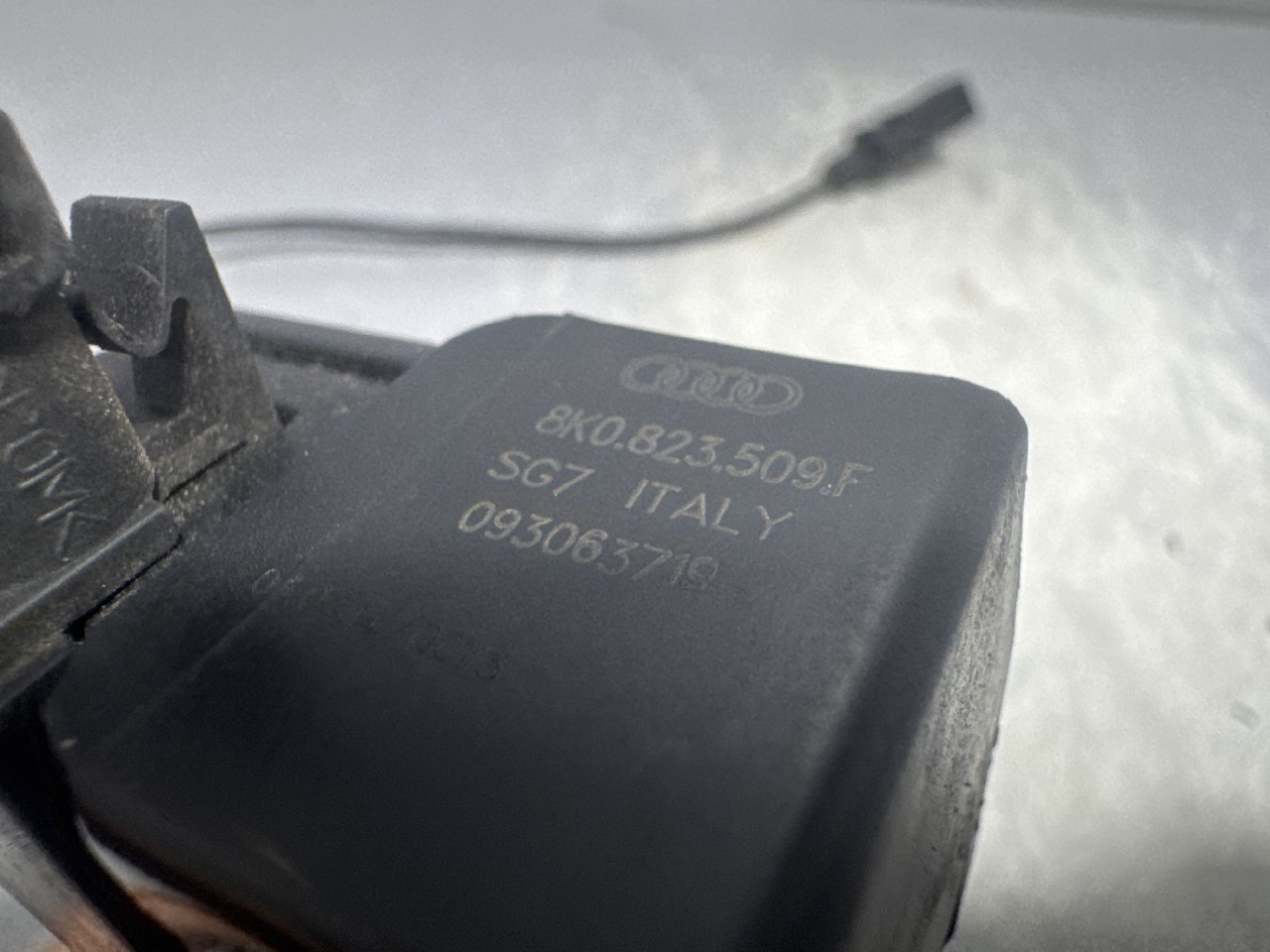 DIJELOVI BRAVA HAUBE AUDI Q5 > 12-16 8K0823509F