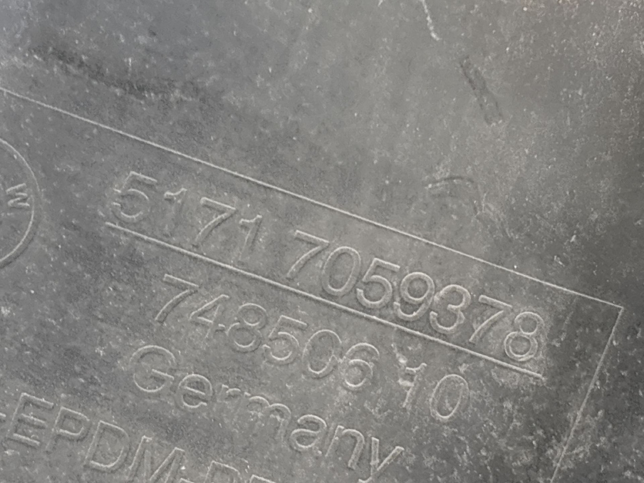 UNUTRASNJI BLATOBRAN BMW SERIJA 3 (E90/E91) > 09-11 705