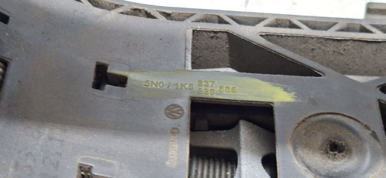DIJELOVI RUCKA VRATA VW GOLF 7 FACELIFT > 16-20 1.6 1K8837885