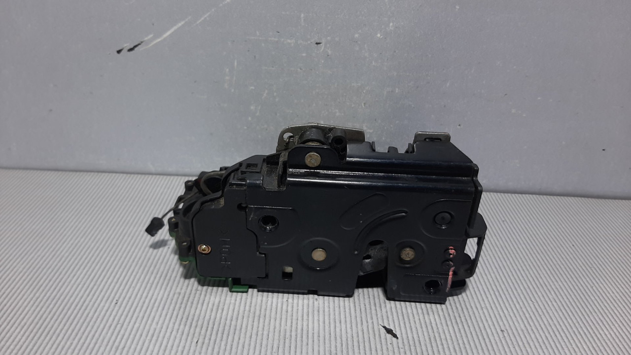 DIJELOVI BRAVA VRATA VW T5 > 03-09 3B1837016BQ