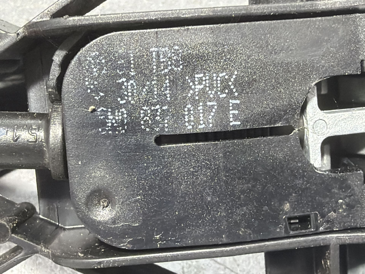 DIJELOVI RUCKA VRATA VW GOLF 7 > 12-16 5N0837017E