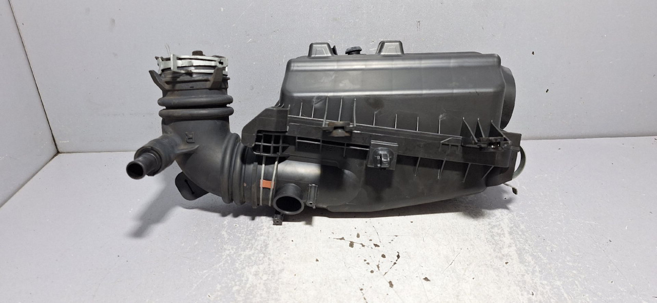 KUCISTE FILTERA ZRAKA TOYOTA YARIS > 14-16 BS014140318