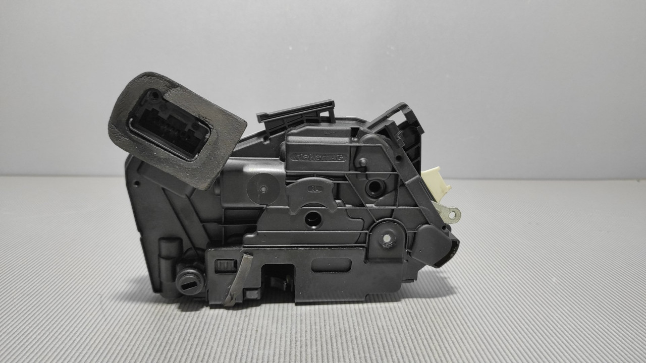 DIJELOVI BRAVA VRATA VW POLO > 09-14 5K4839015F