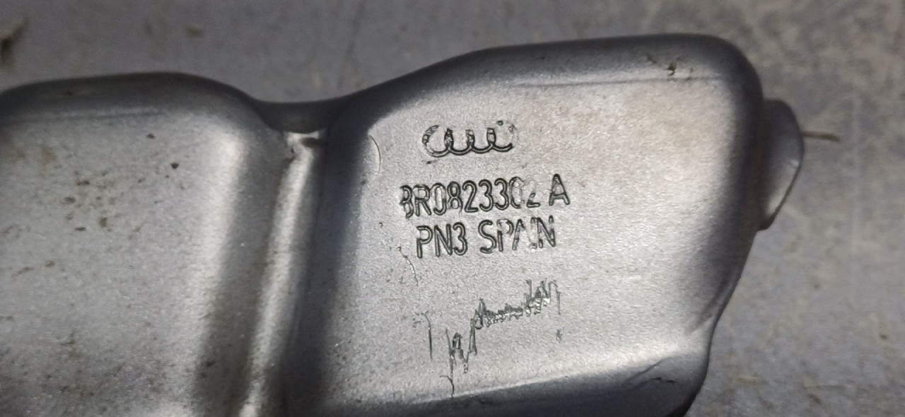 DIJELOVI SKARE OD HAUBE AUDI Q5 > 12-16 8R0823302A