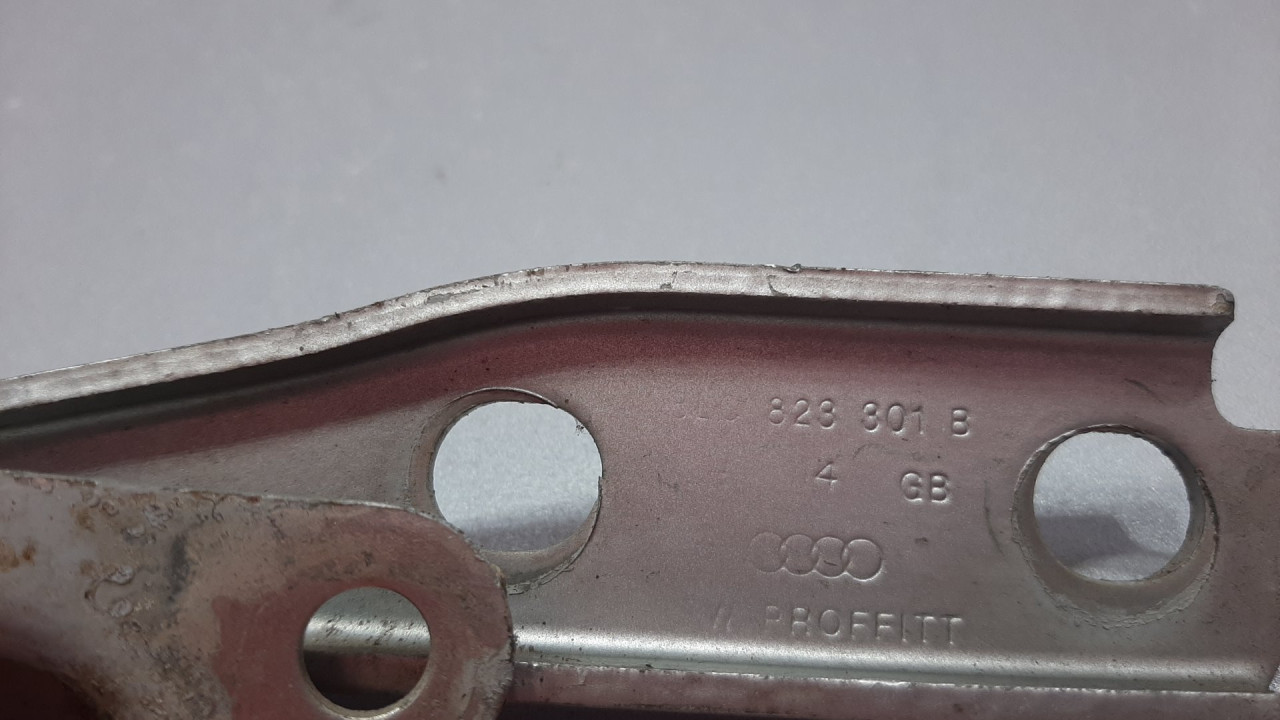 DIJELOVI SKARE OD HAUBE AUDI A3 > 96-03 8L0823301B