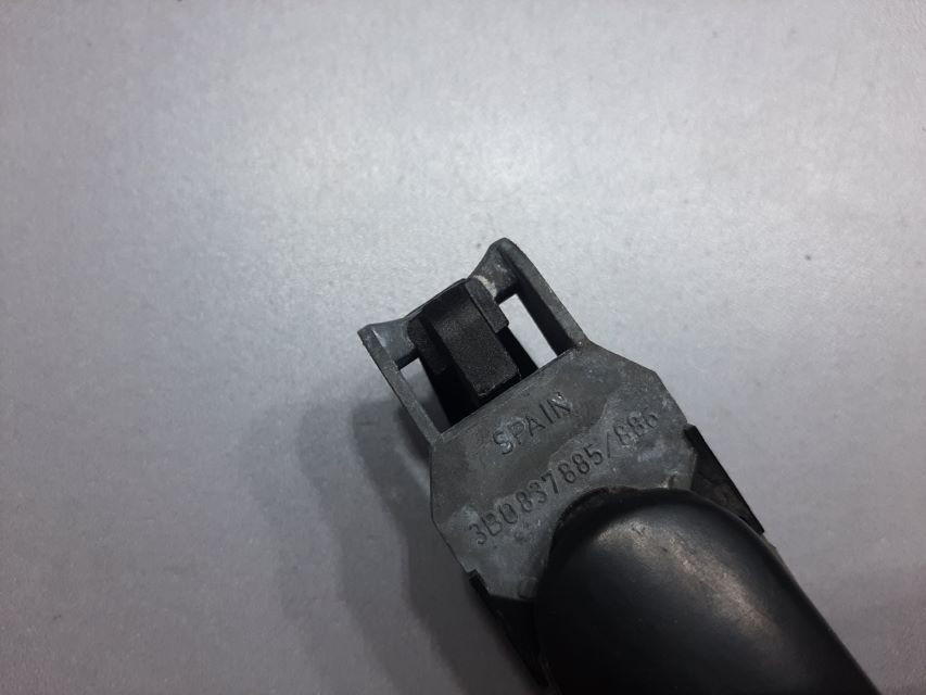 DIJELOVI RUCKA VRATA VW POLO > 01-05 3B0837885