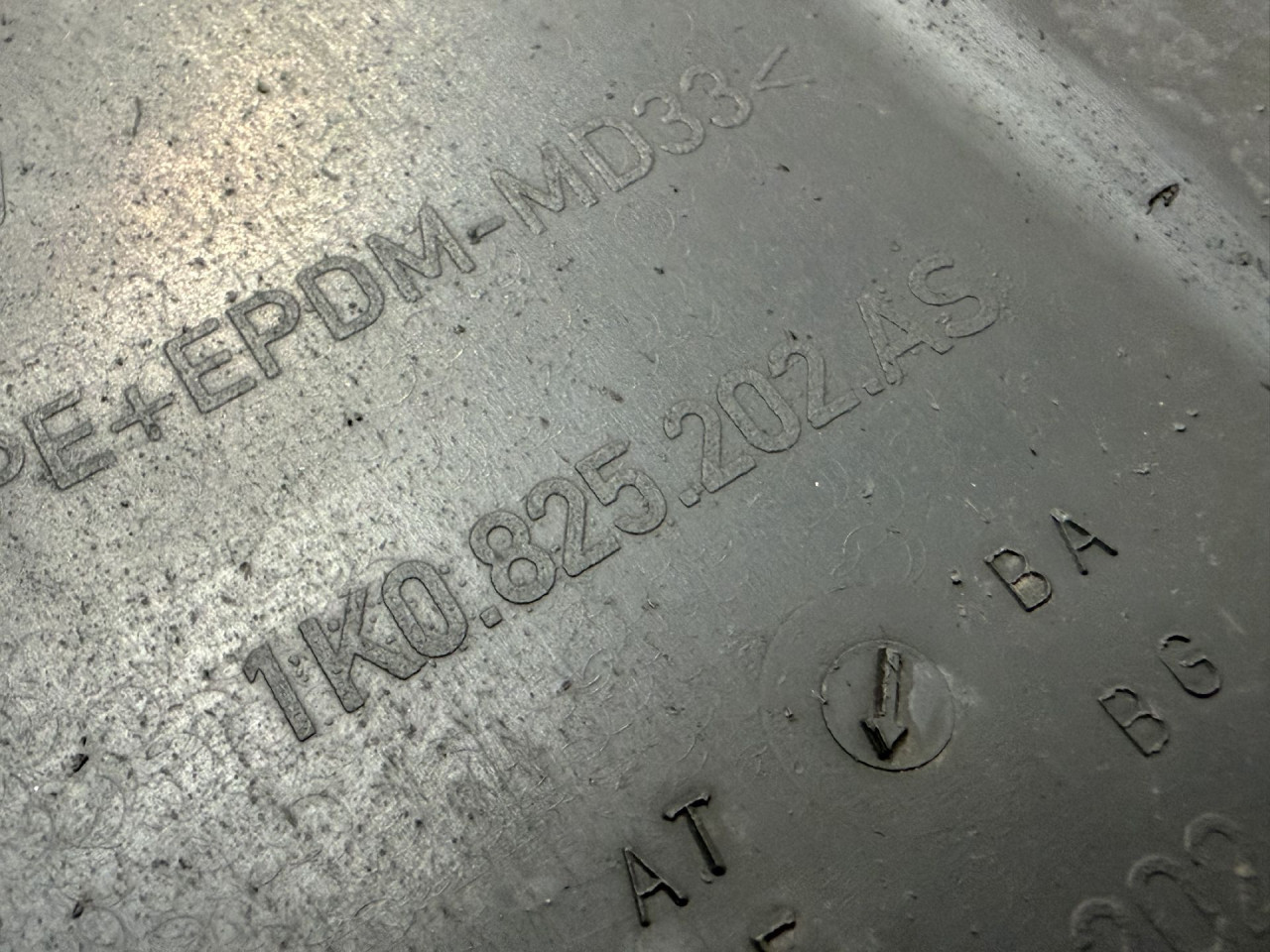 DIJELOVI PODNA ZASTITA VW GOLF 6 > 08-12 1.6 1K0825202AS