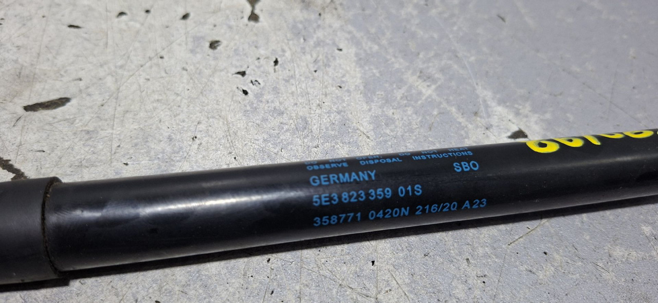 DIJELOVI AMORTIZER HAUBE SKODA OCTAVIA > 19- 2.0 5E3823359