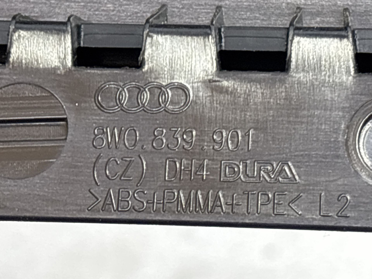 DIJELOVI LAJSNA AUDI A4 (B9) > 15-18 8W0839901