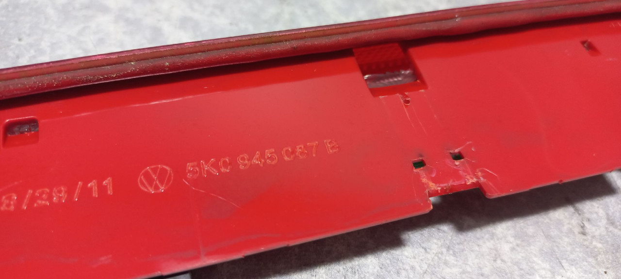 TRECE STOP SVJETLO VW GOLF 6 > 08-12 5K0945087B