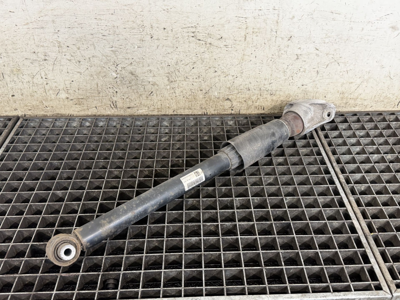 DIJELOVI AMORTIZER AUDI A4 (B9) > 15-18 2.0 8W0513035AD