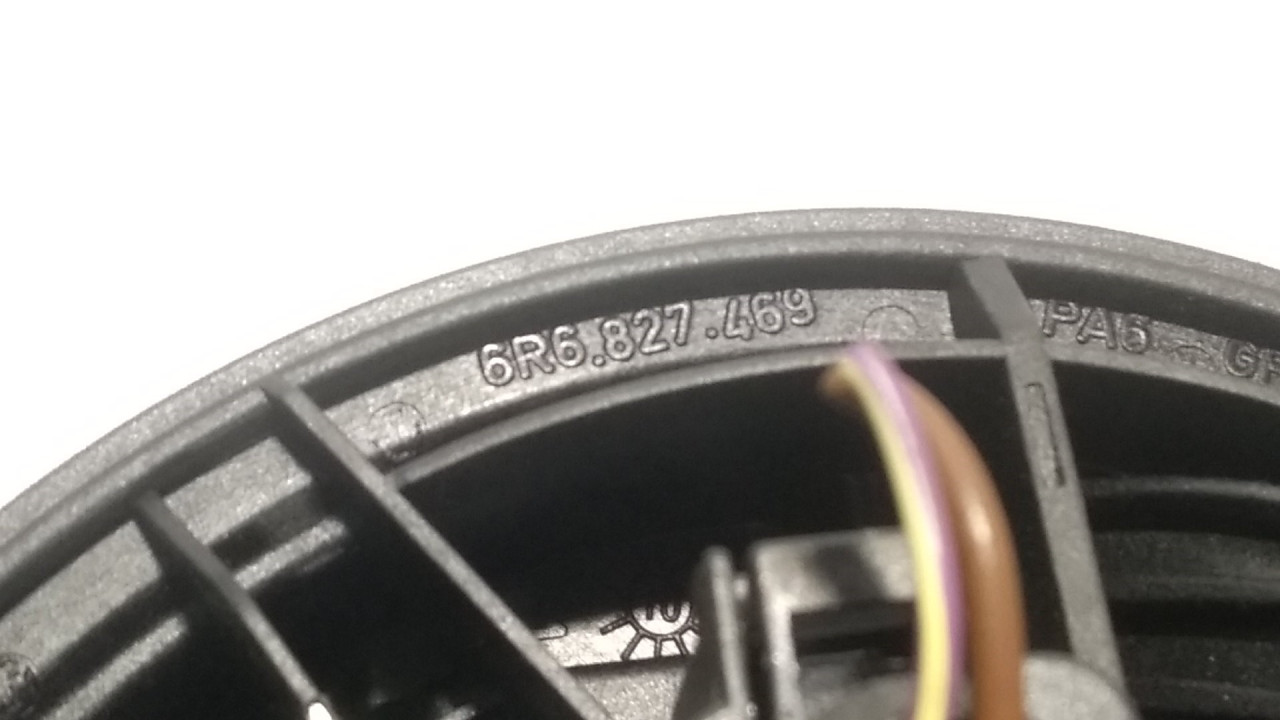 DIJELOVI ZADNJI ZNAK VW POLO > 09-14 6R6827469