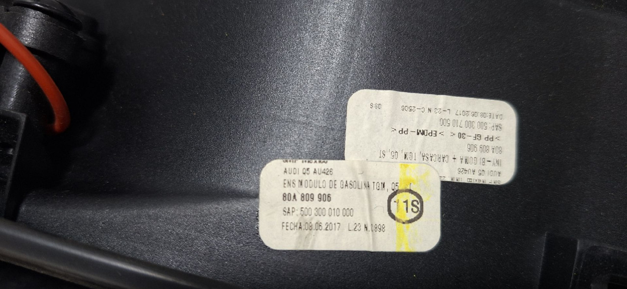POKLOPAC REZERVOARA AUDI Q5 (FY) > 17 - 20  80A809906