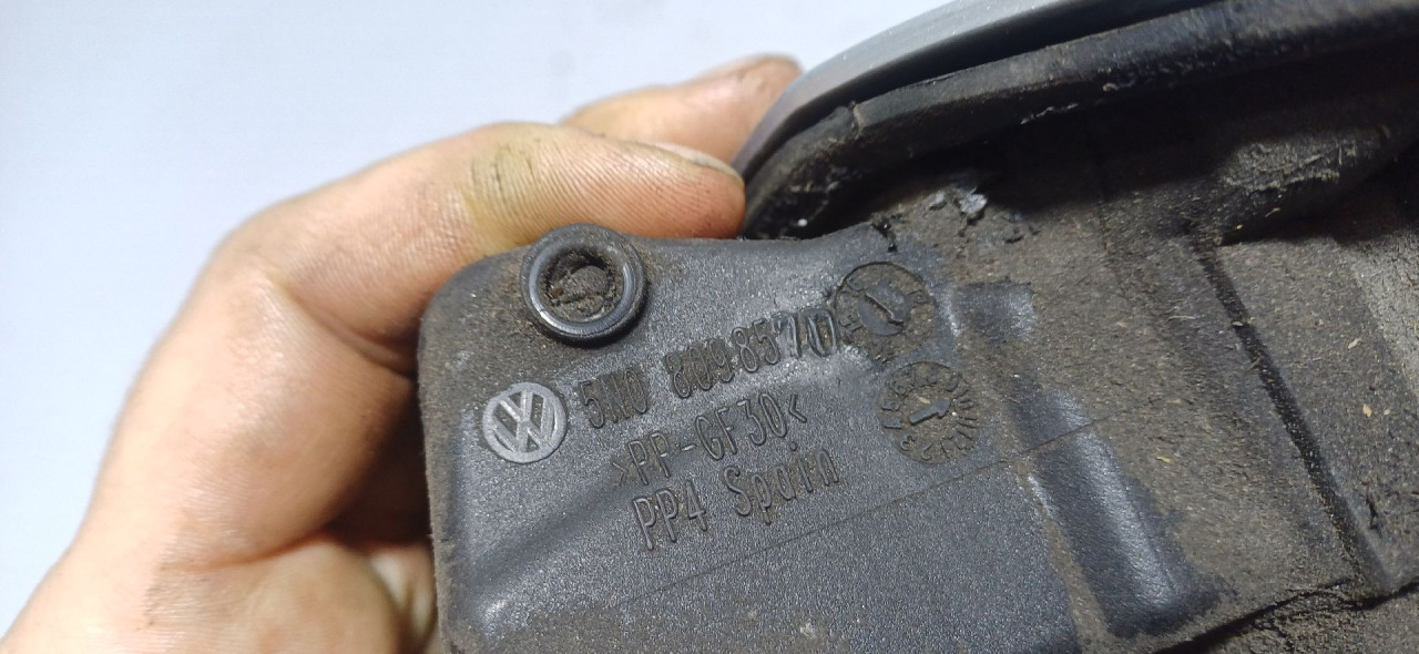POKLOPAC REZERVOARA VW TIGUAN > 11-15 5N0809857D