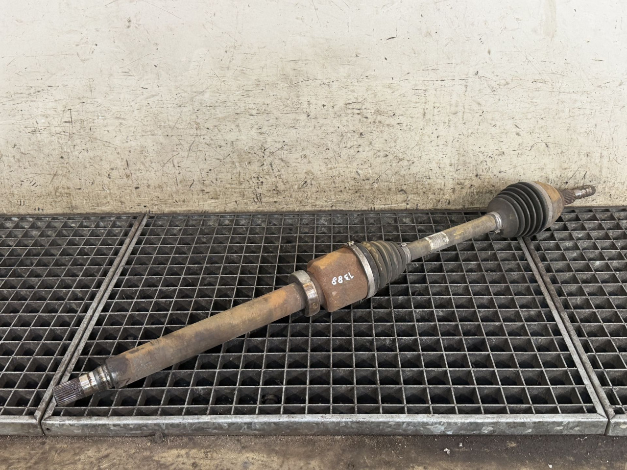 DIJELOVI POLUOSOVINA FORD MONDEO > 14-19 2.0