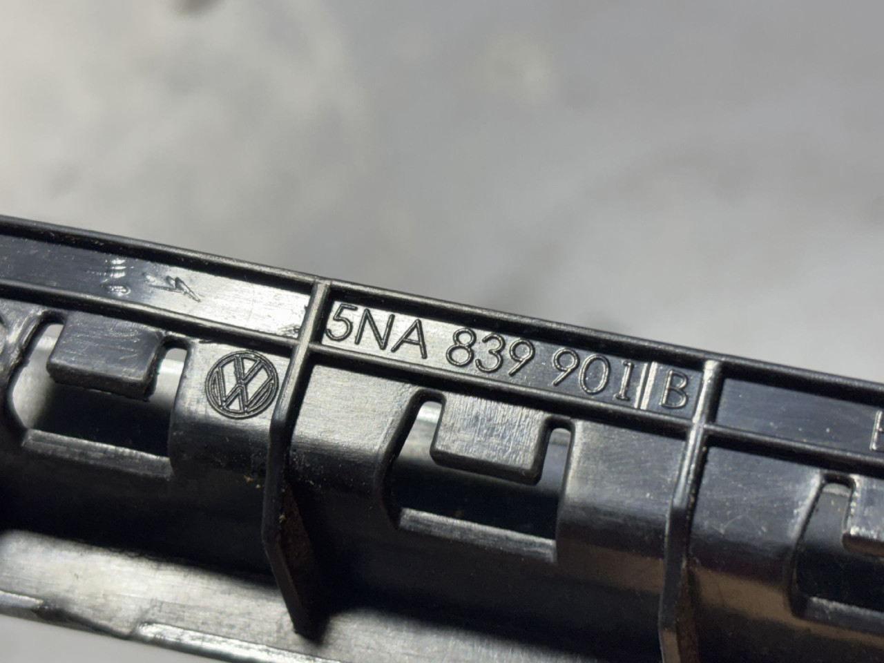 DIJELOVI LAJSNA VW TIGUAN > 20- 1.5 5NA839901B