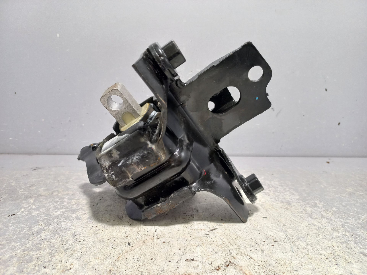 DIJELOVI NOSAC MOTORA SKODA FABIA > 07-10 6Q0199555AS