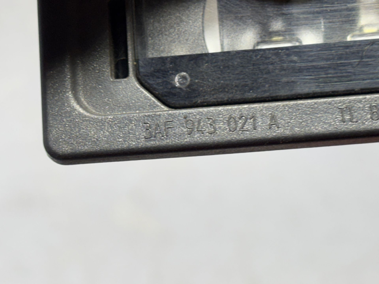 RASVJETA TABLICA VW TOUAREG > 14-18 3AF943021A
